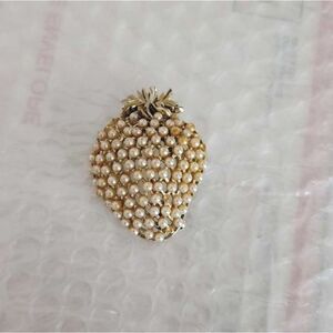 5/$20 Vintage gold pearl strawberry brooch